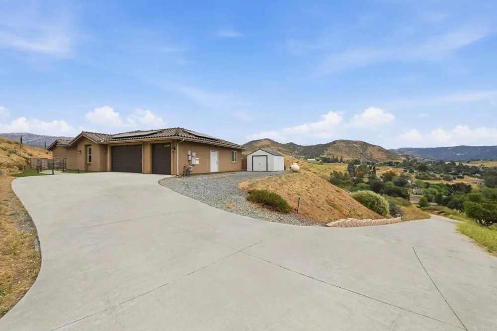 1910 Harbison Canyon Rd El Cajon, CA 92019