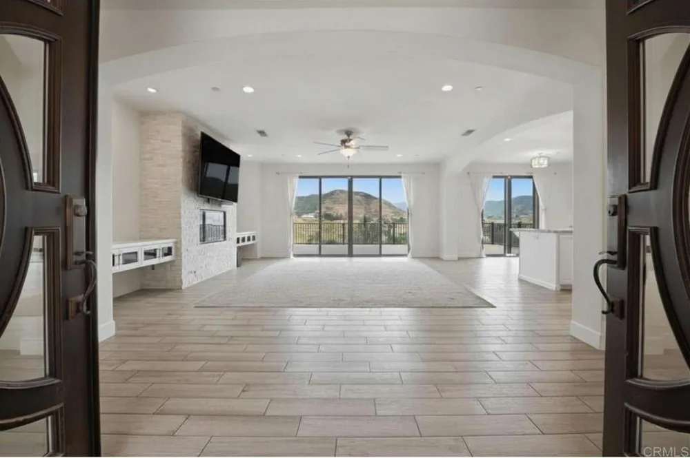 1910 Harbison Canyon Rd El Cajon, CA 92019
