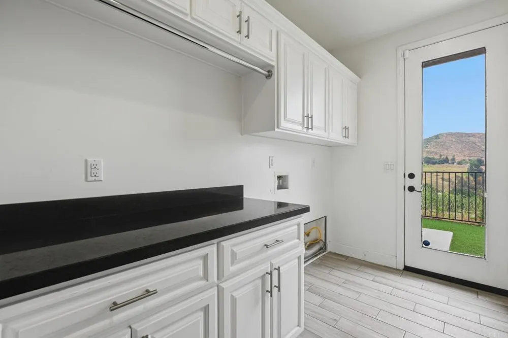 1910 Harbison Canyon Rd El Cajon, CA 92019