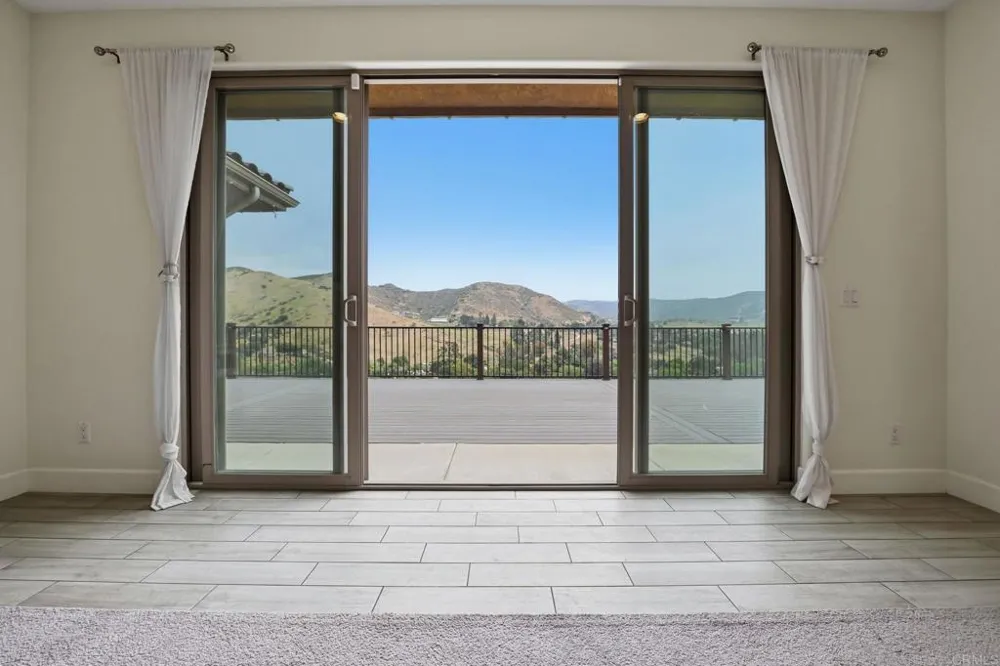 1910 Harbison Canyon Rd El Cajon, CA 92019