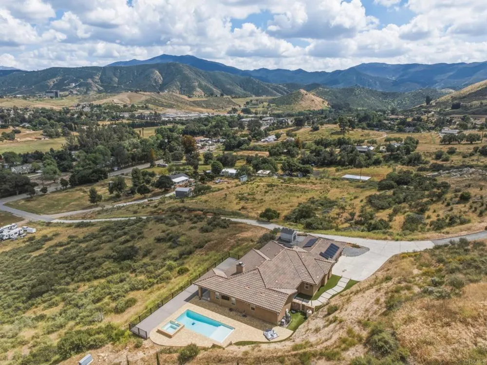 1910 Harbison Canyon Rd El Cajon, CA 92019