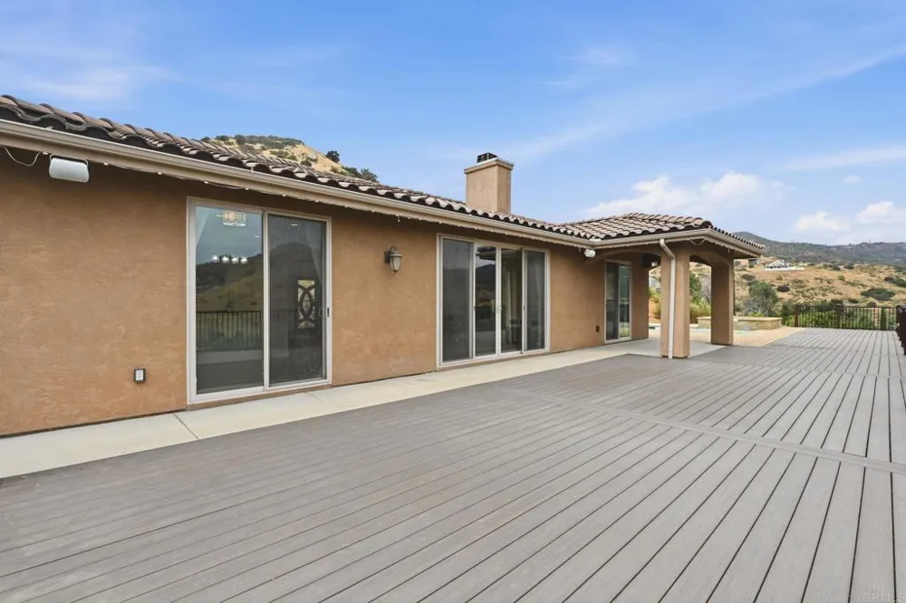 1910 Harbison Canyon Rd El Cajon, CA 92019