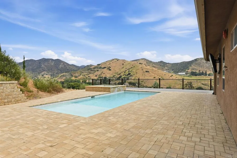 1910 Harbison Canyon Rd El Cajon, CA 92019