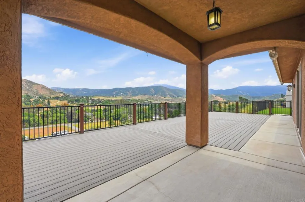 1910 Harbison Canyon Rd El Cajon, CA 92019