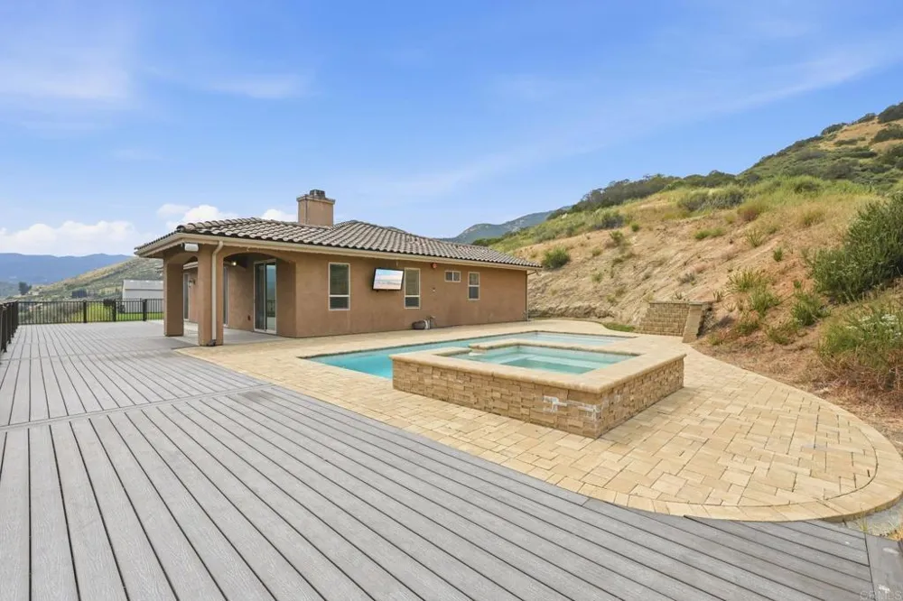 1910 Harbison Canyon Rd El Cajon, CA 92019