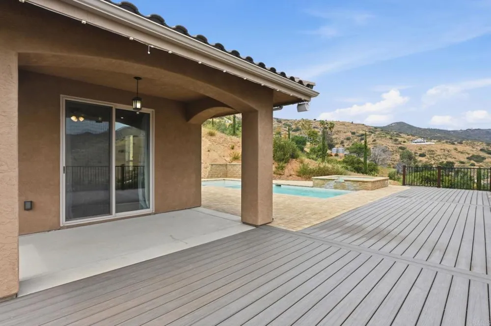 1910 Harbison Canyon Rd El Cajon, CA 92019