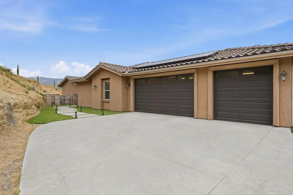 1910 Harbison Canyon Rd El Cajon, CA 92019