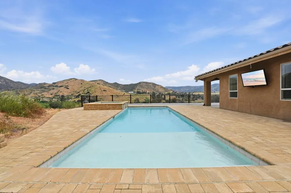 1910 Harbison Canyon Rd El Cajon, CA 92019