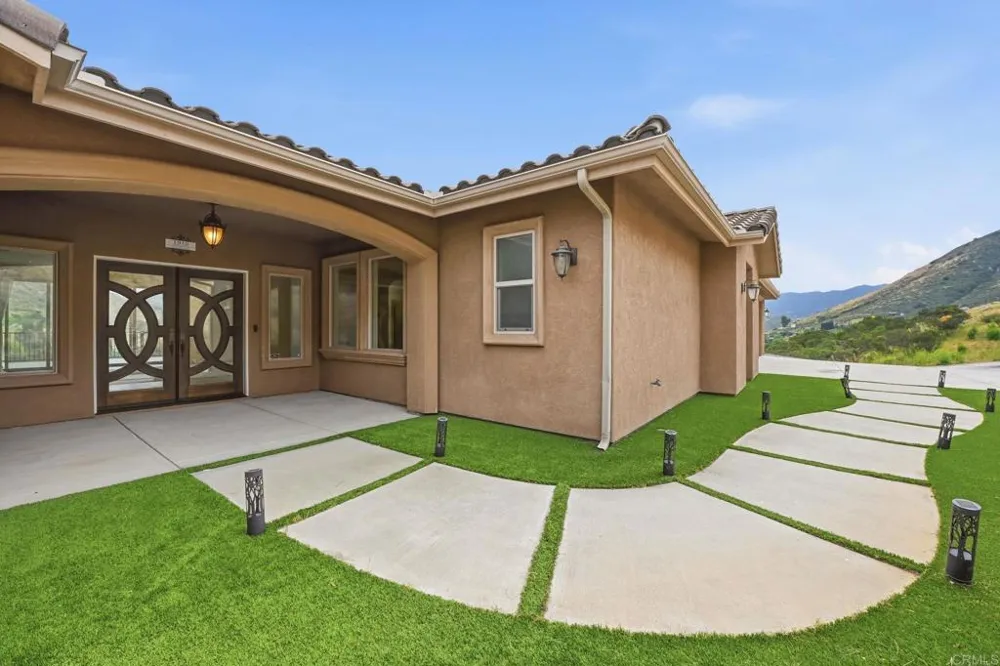 1910 Harbison Canyon Rd El Cajon, CA 92019