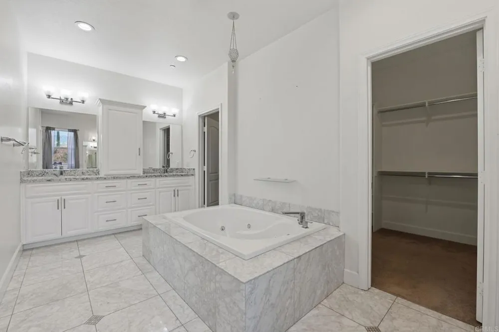 1910 Harbison Canyon Rd El Cajon, CA 92019