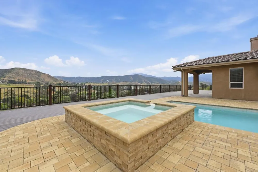 1910 Harbison Canyon Rd El Cajon, CA 92019