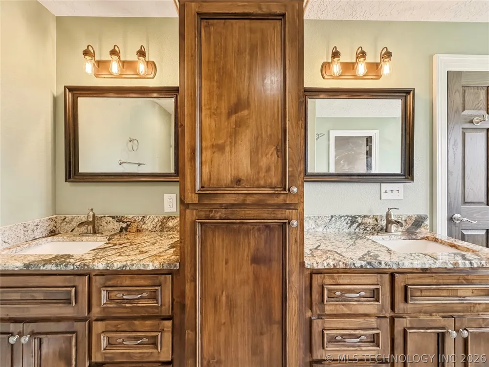 8770 W Gassaway Hulbert, OK 74441
