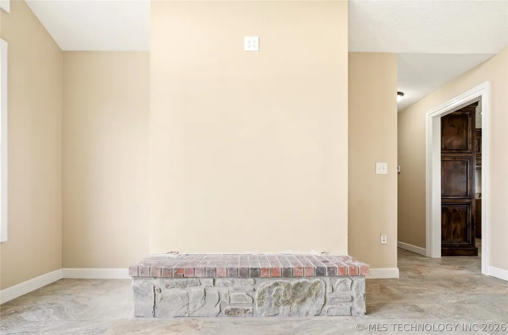 8770 W Gassaway Hulbert, OK 74441