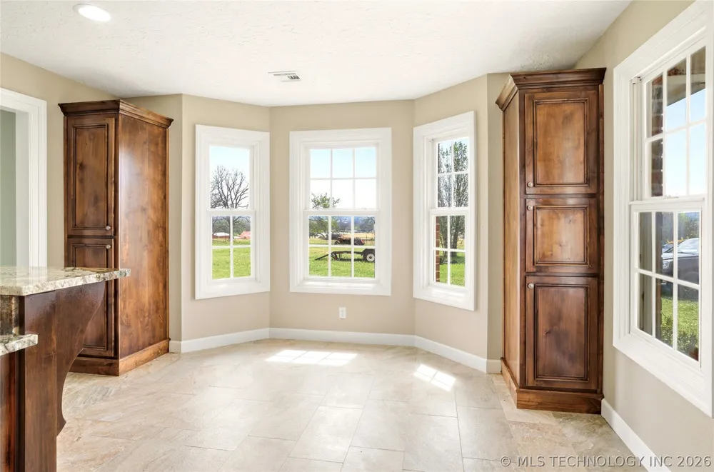 8770 W Gassaway Hulbert, OK 74441