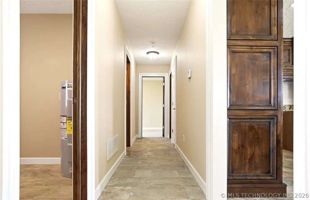 8770 W Gassaway Hulbert, OK 74441