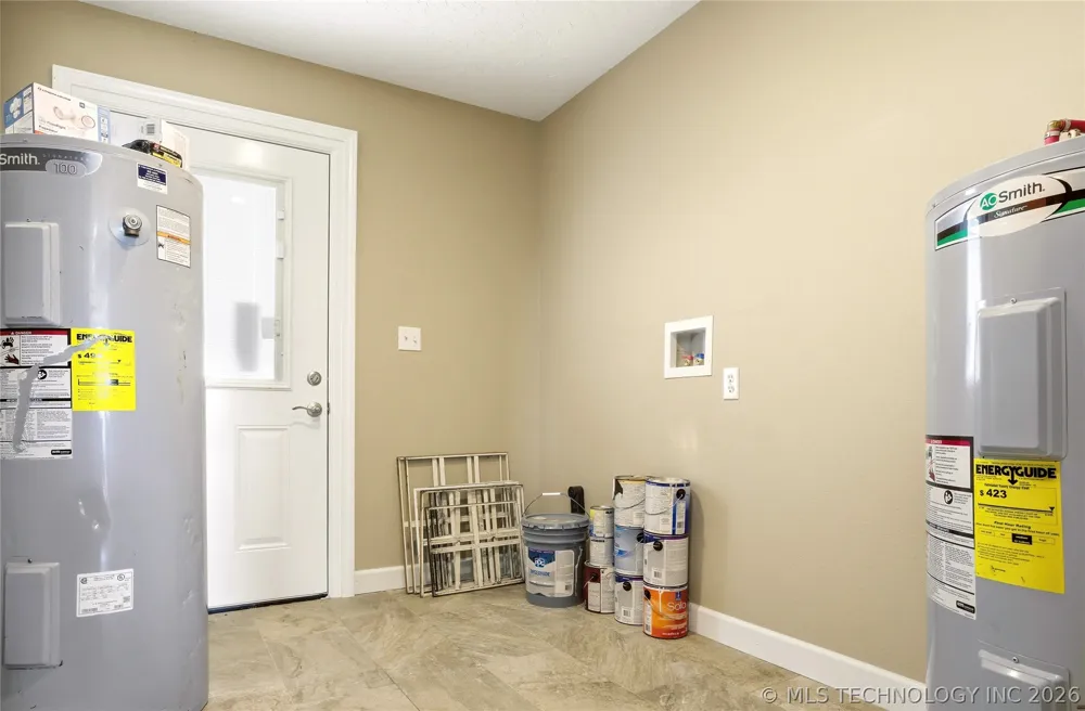 8770 W Gassaway Hulbert, OK 74441