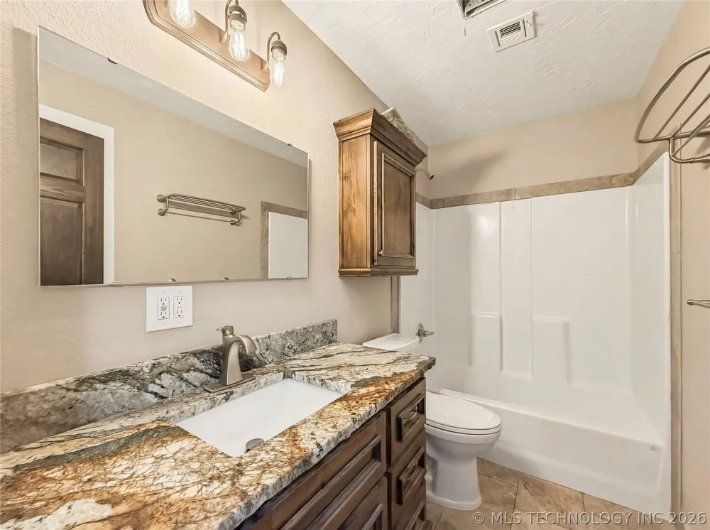 8770 W Gassaway Hulbert, OK 74441