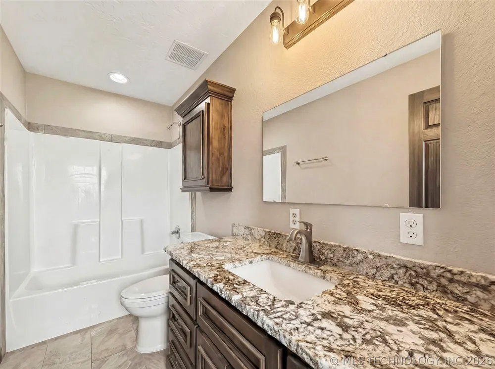 8770 W Gassaway Hulbert, OK 74441