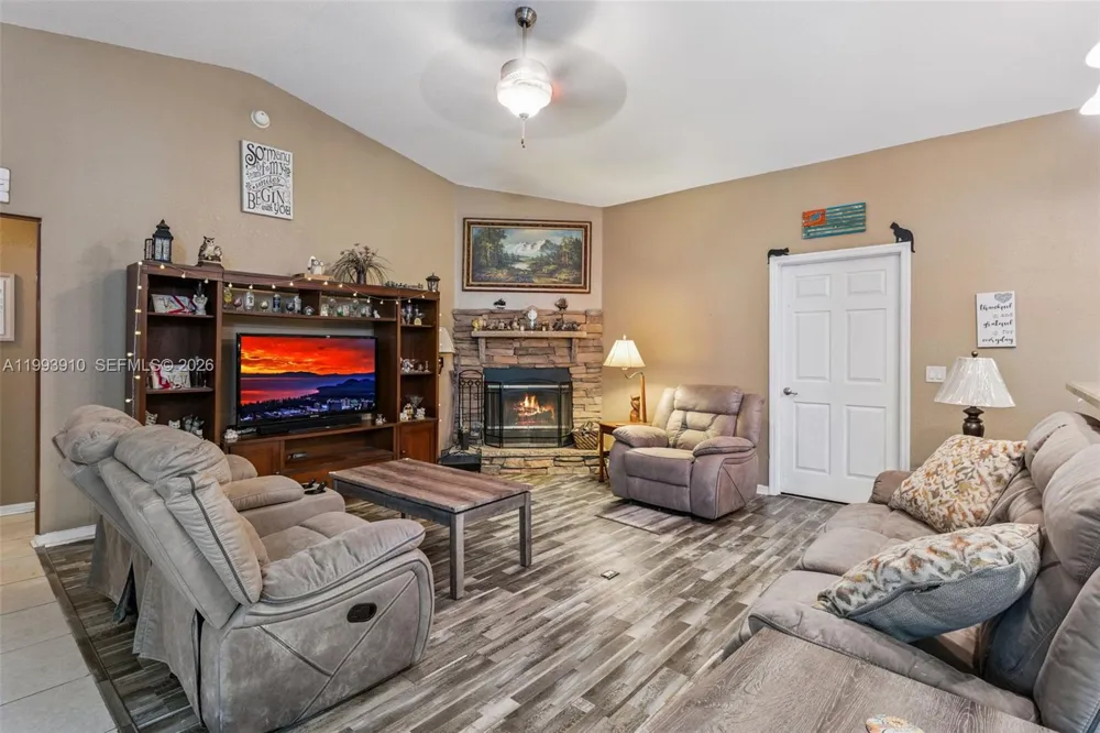 14170 SE 4th St. Williston, FL 32696