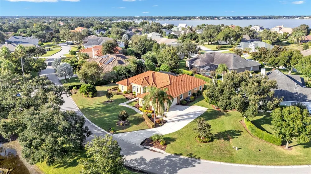 237 Mclean Point Winter Haven, FL 33884