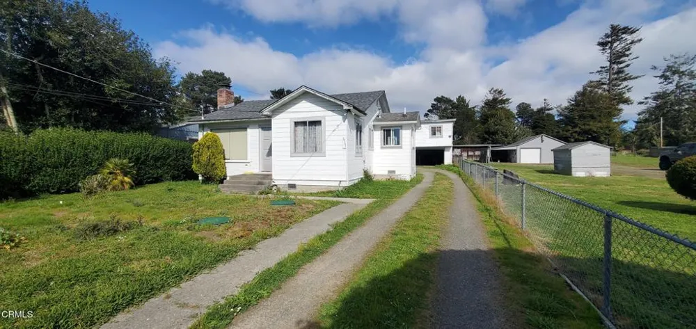 19121 Olsen Lane Fort Bragg, CA 95437