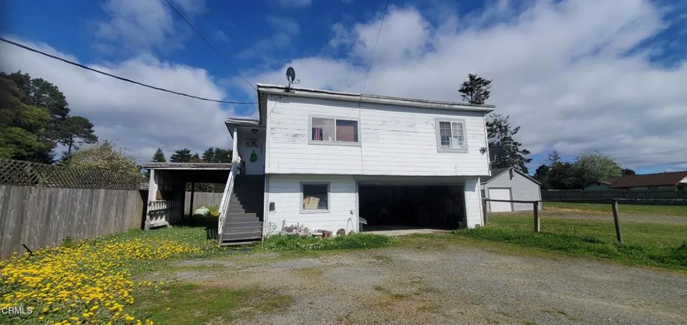 19121 Olsen Lane Fort Bragg, CA 95437