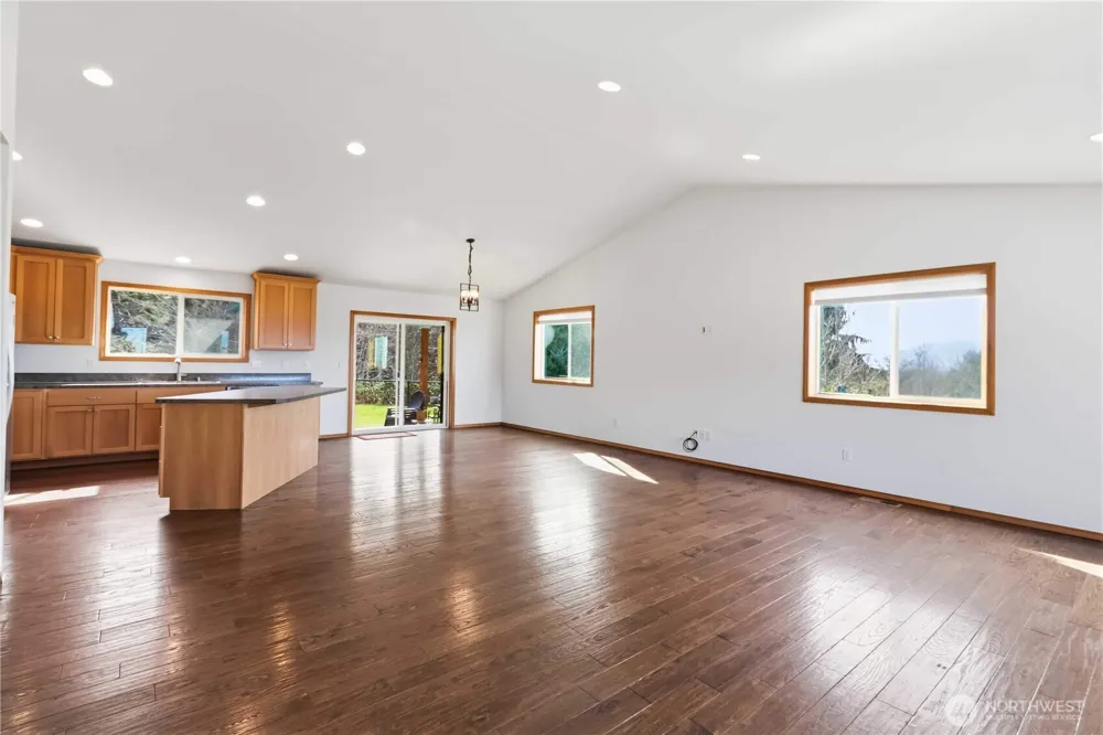 58 Alger Creek Heights Road Cathlamet, WA 98612