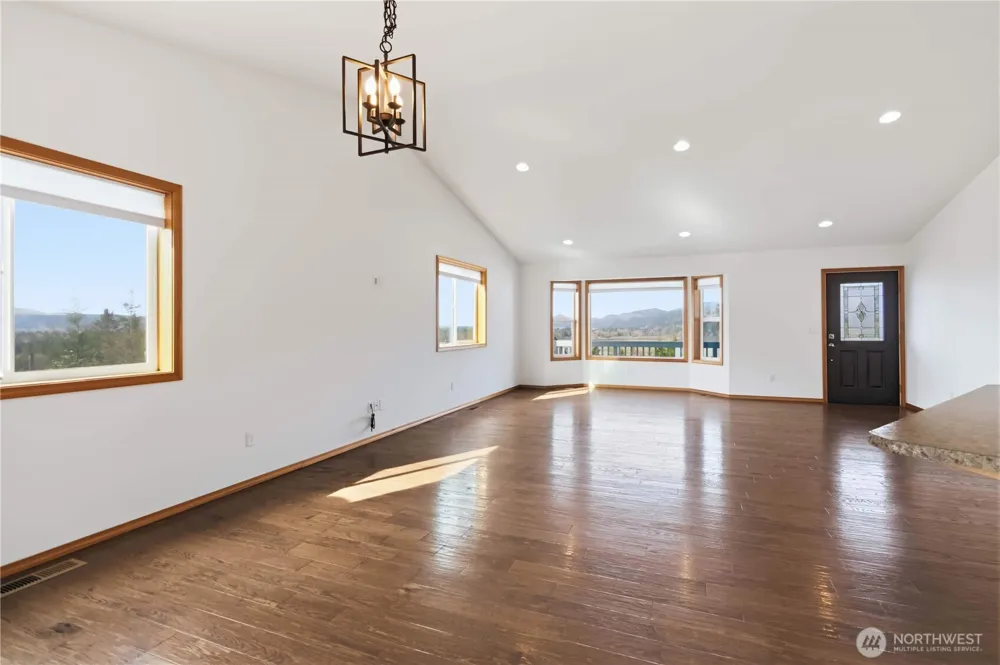 58 Alger Creek Heights Road Cathlamet, WA 98612