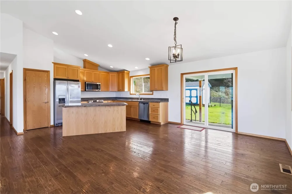 58 Alger Creek Heights Road Cathlamet, WA 98612