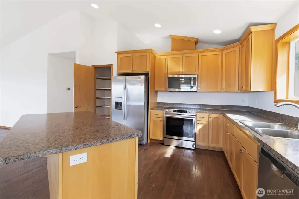 58 Alger Creek Heights Road Cathlamet, WA 98612