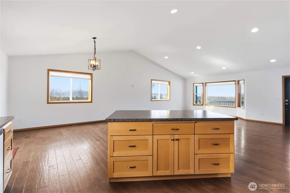 58 Alger Creek Heights Road Cathlamet, WA 98612