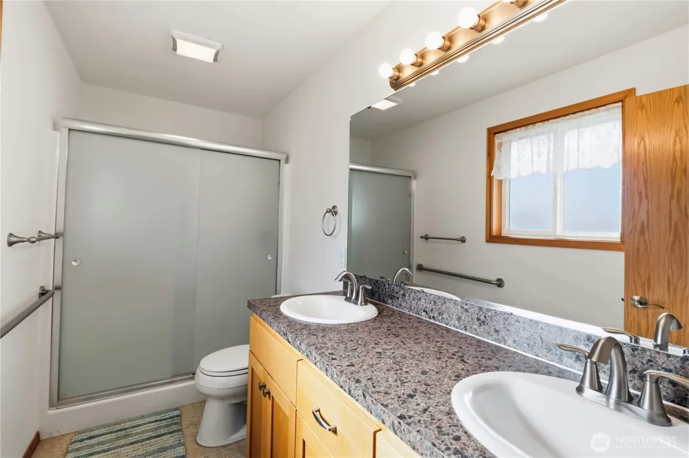 58 Alger Creek Heights Road Cathlamet, WA 98612