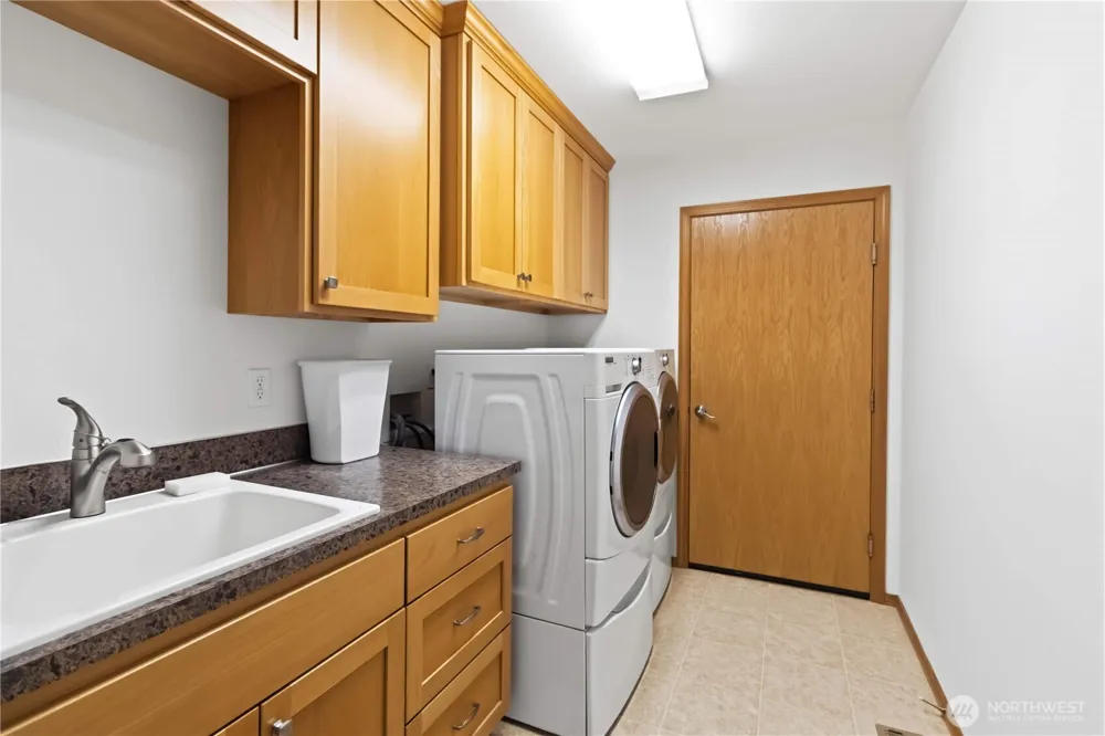 58 Alger Creek Heights Road Cathlamet, WA 98612