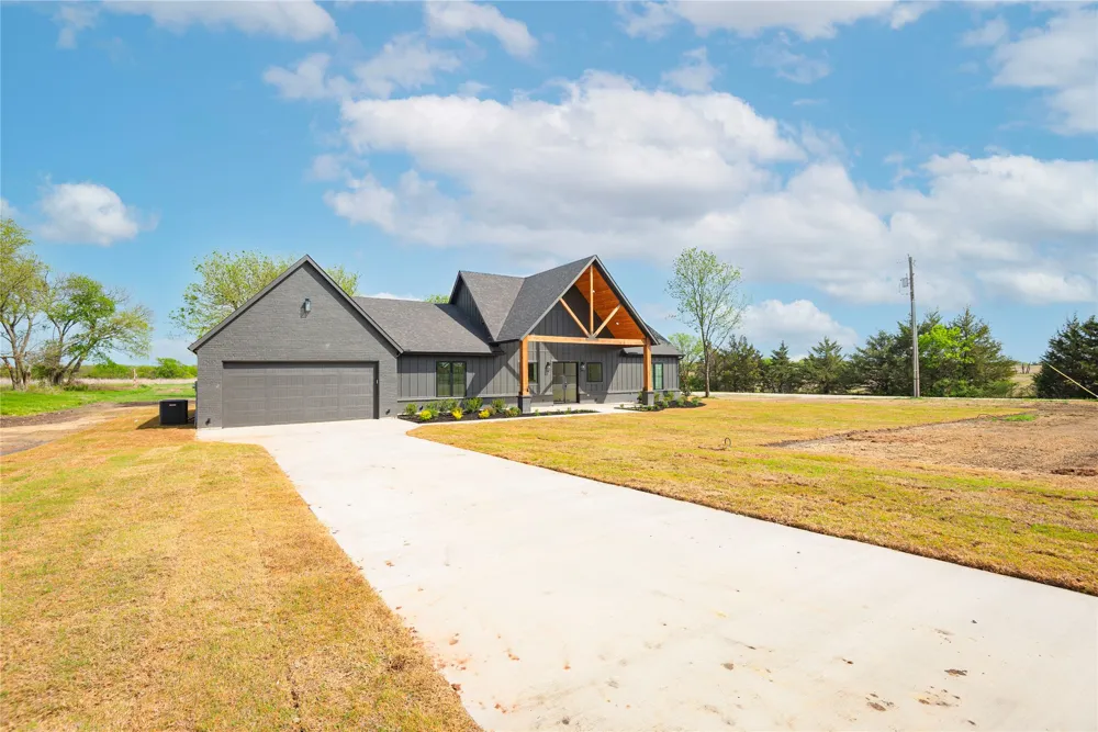 4863 County Road 1098 Celeste, TX 75423
