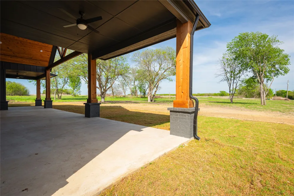 4863 County Road 1098 Celeste, TX 75423