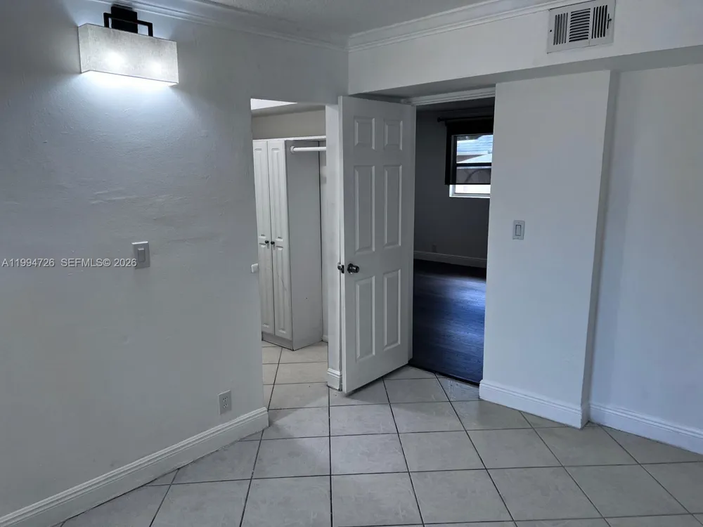109 SW 1st Ave Hallandale Beach, FL 33009