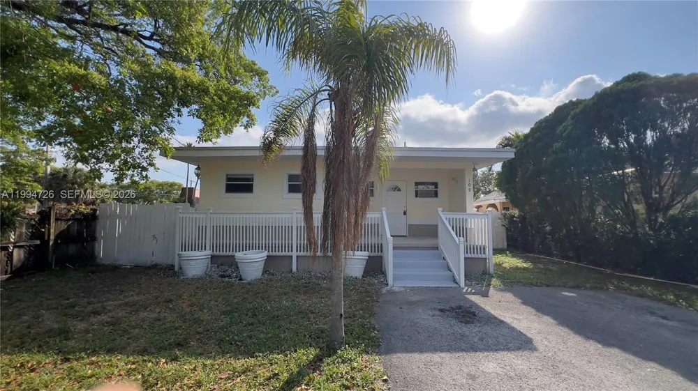 109 SW 1st Ave Hallandale Beach, FL 33009