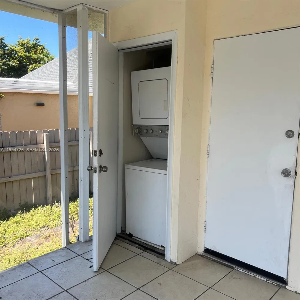 109 SW 1st Ave Hallandale Beach, FL 33009