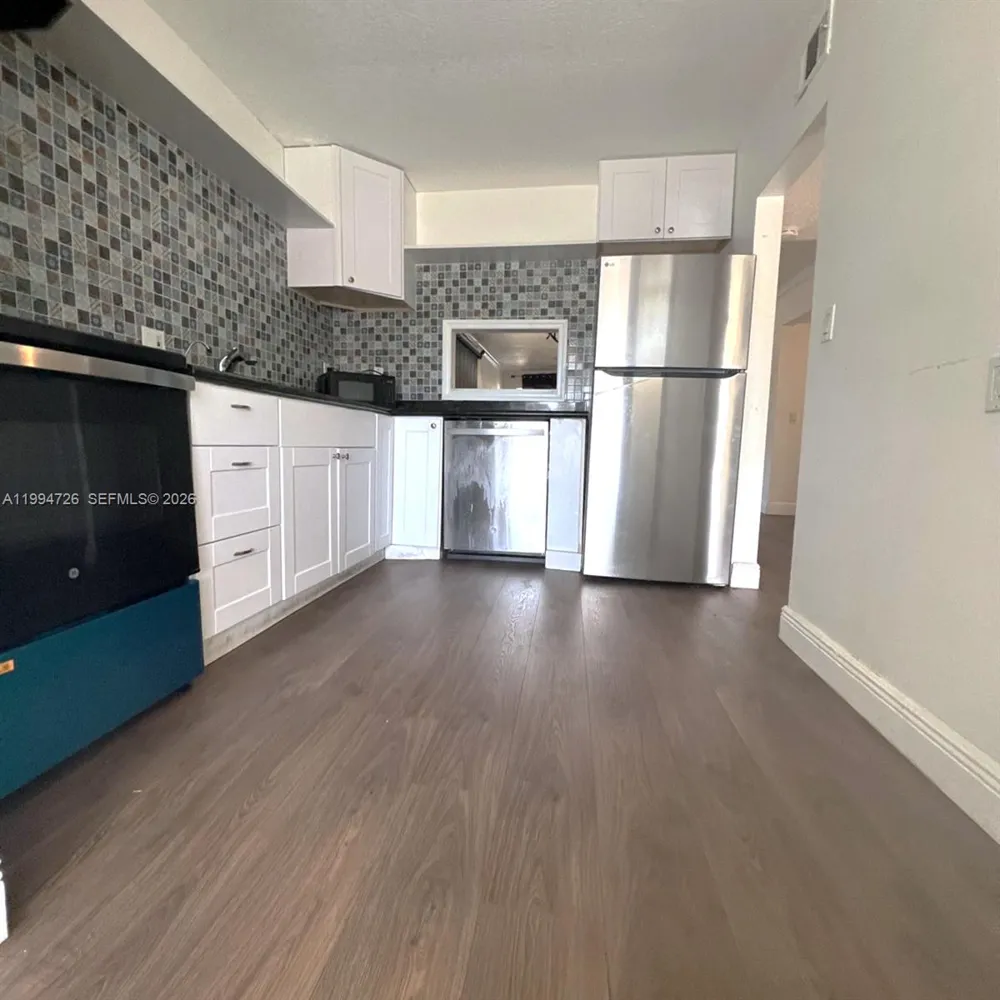109 SW 1st Ave Hallandale Beach, FL 33009