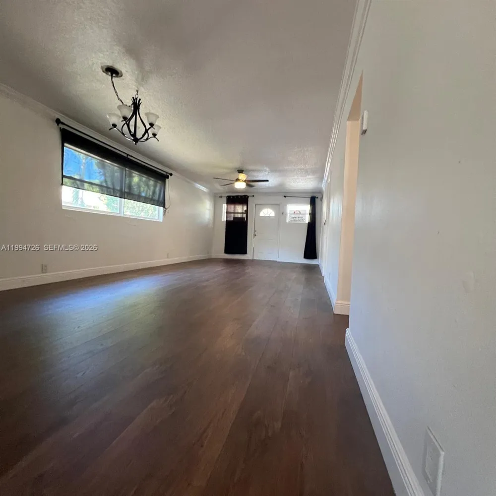 109 SW 1st Ave Hallandale Beach, FL 33009