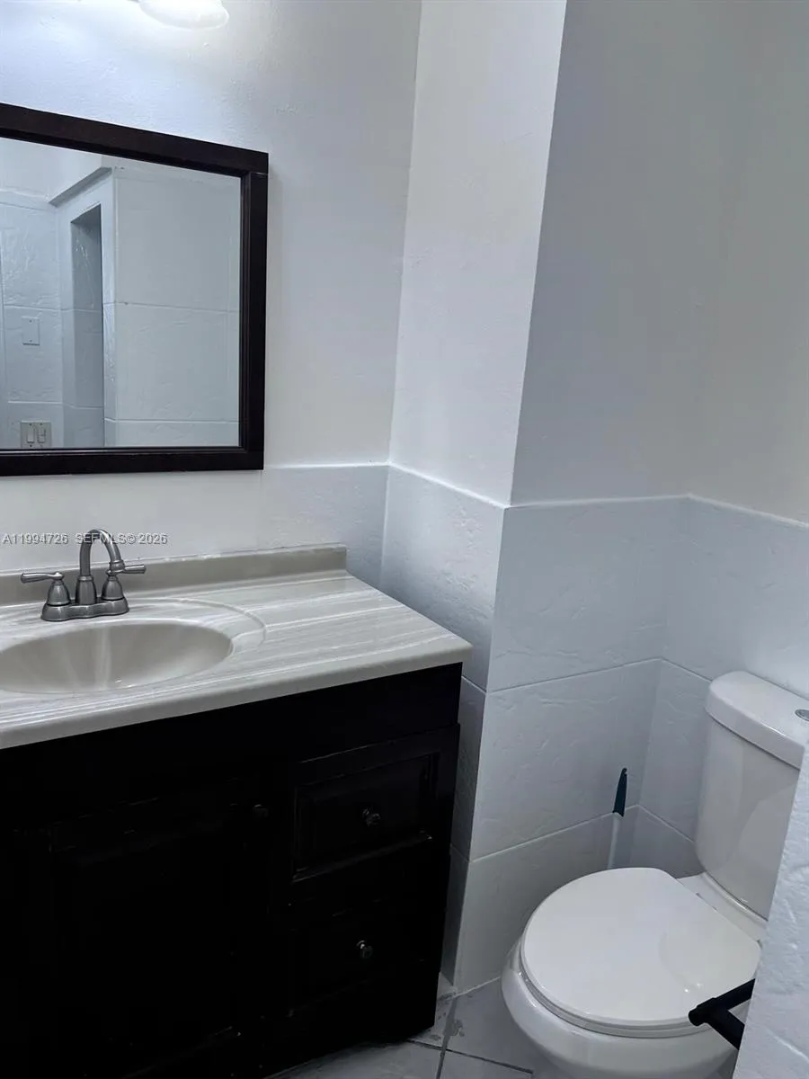 109 SW 1st Ave Hallandale Beach, FL 33009