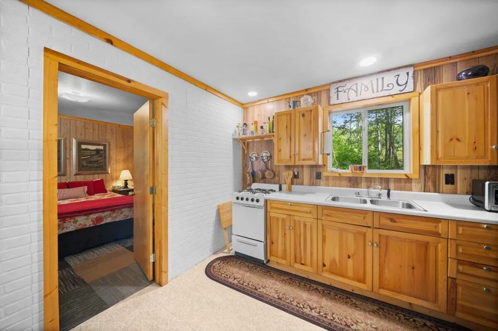 20308 Lakeview Drive Burdell Township, MI 49688