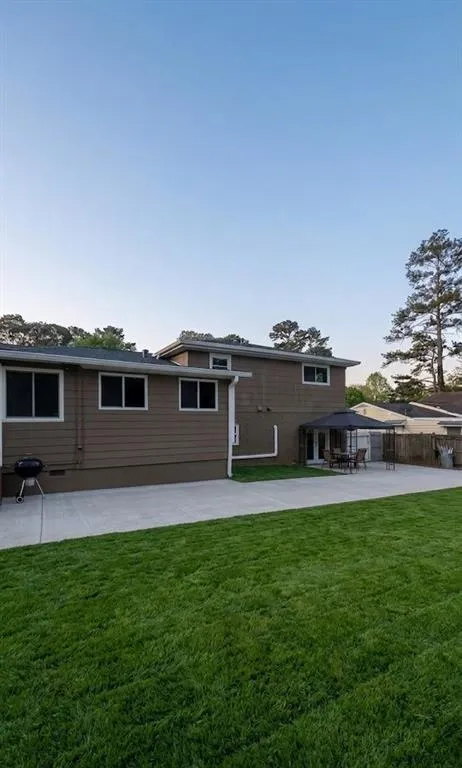 3083 Claiborne Drive
