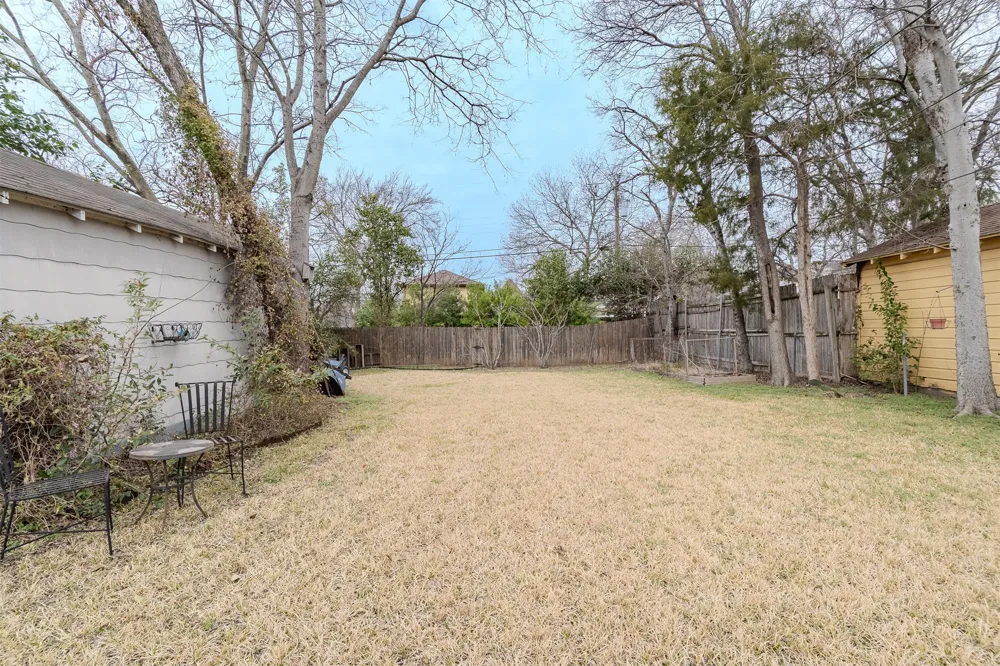 8927 Diceman Drive Dallas, TX 75218