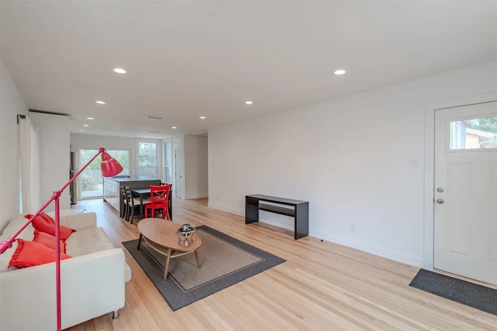 8927 Diceman Drive Dallas, TX 75218