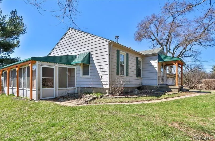 50285 7 Mile Road Northville Township, MI 48167