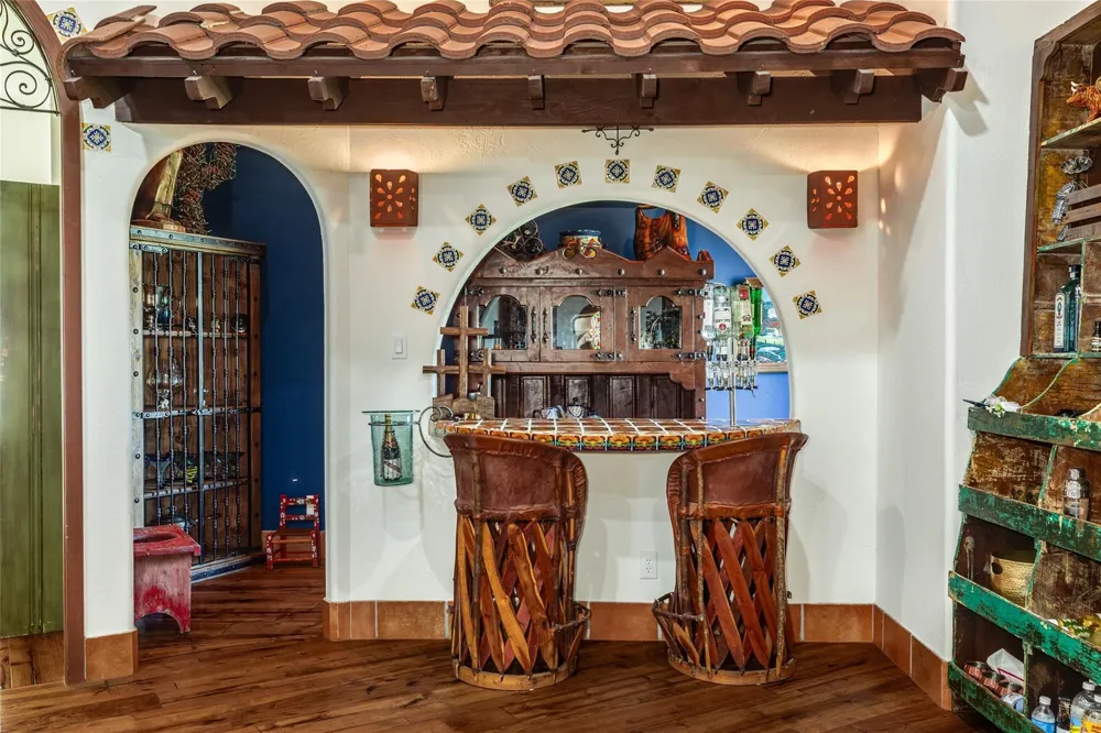 506 Sunset Circle Tiki Island, TX 77554