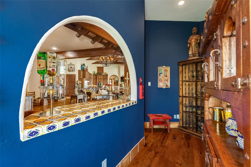 506 Sunset Circle Tiki Island, TX 77554