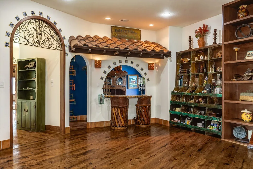 506 Sunset Circle Tiki Island, TX 77554