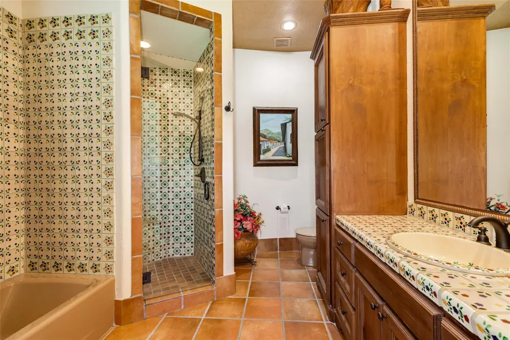 506 Sunset Circle Tiki Island, TX 77554